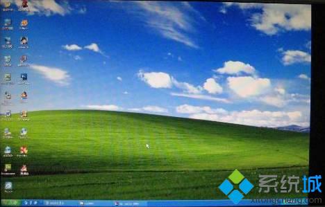 win7系统电脑显示器四边有一圈黑框怎么办